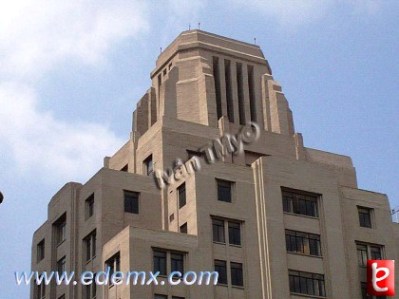El edificio La Nacional muestra un diseño inspirado en la corriente internacional Art Déco. ID385, Iván TMy© 2008.
