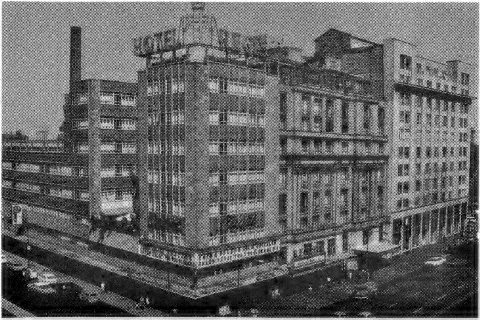 1899, El ampliado Hotel Regis