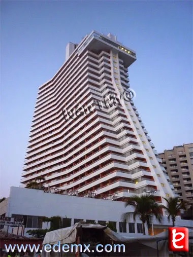 Crowne Plaza. ID1228, Ivan TMy, 2011